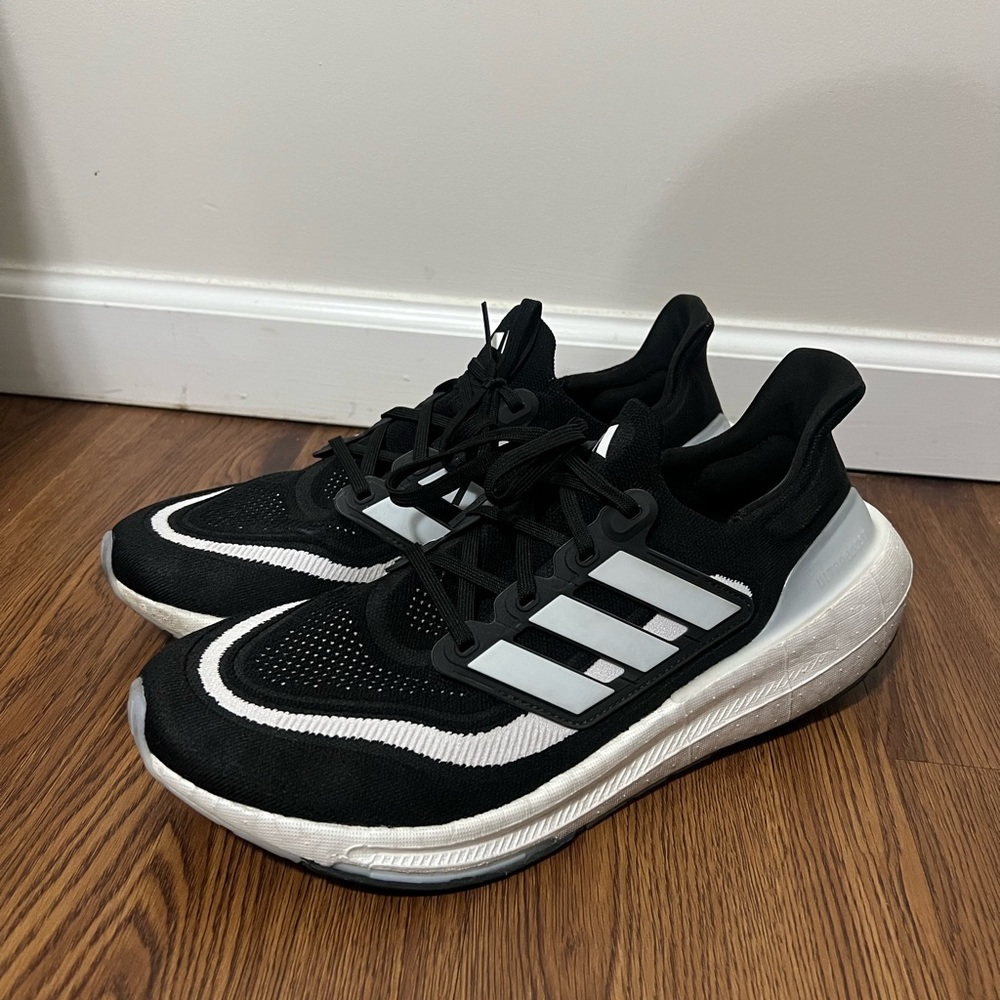 Adidas Core Black / Cloud White / Core Black Ultraboost Light Sneakers Size 11 - Picture 2 of 8